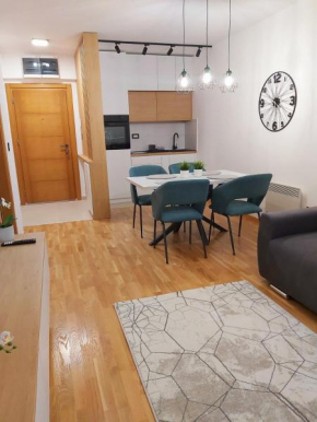 Leonardo lux 77,Vila Leonardo 7 Zlatibor